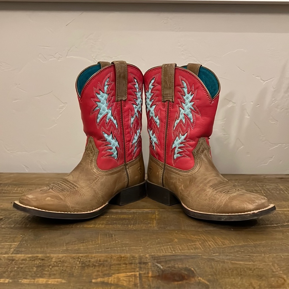 ARIAT YOUTH GIRLS' HOMESTEAD VENTTEK WESTERN BOOTS - BROAD SQUARE TOE